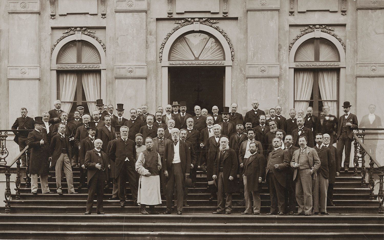 2 съезд первых. Гаагская конференция 1899. Гаагская Мирная конференция 1907.